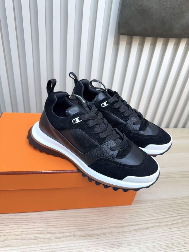 H**me5 sneaker